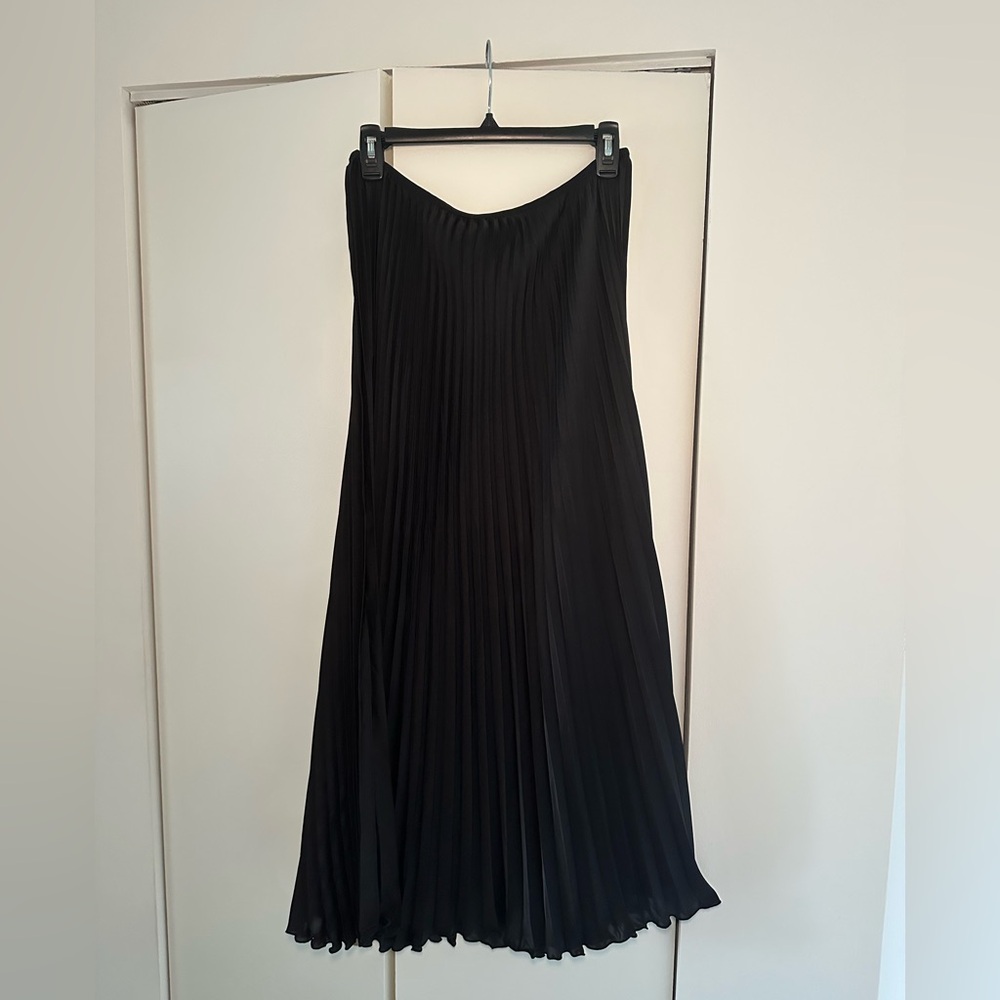 NWT H&M Black Pleated Skirt